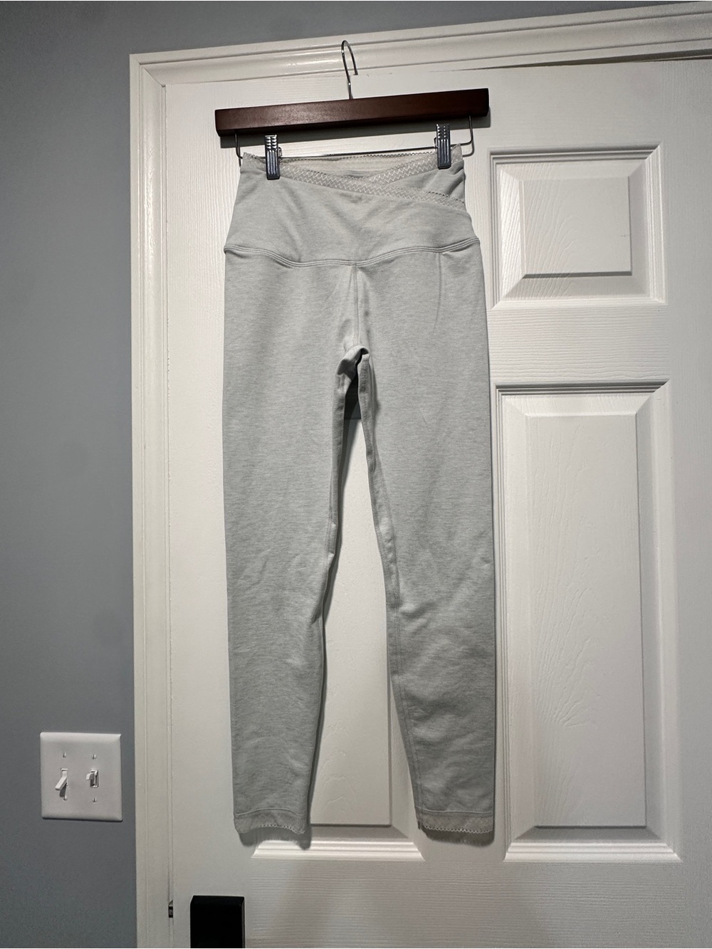 High-Rise Stretch Leggings in Light Gray